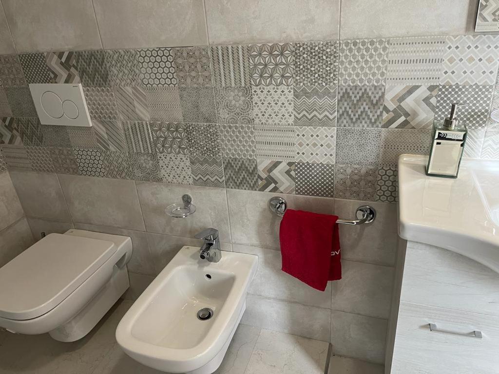 Perla Top Floor Apartment Sirmione Eksteriør billede