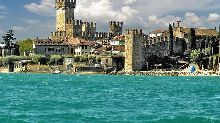 Perla Top Floor Apartment Sirmione Eksteriør billede