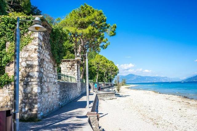 Perla Top Floor Apartment Sirmione Eksteriør billede